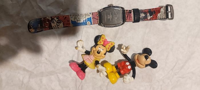 Minnie mouse ,walt disney vintage watch collection,plus 2 free used toys ,used condition, free shipping within Ireland, sold as is.