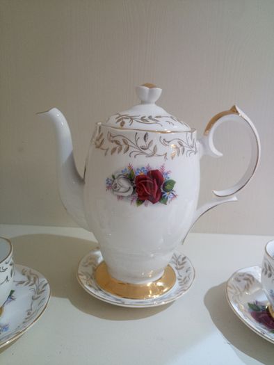 Beautiful Vintage Queen Anne Coffee Set