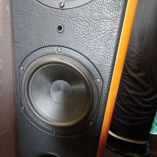 Hi End Audiophile Quality  Sonus Faber Grand Piano Domus Speakers - Gorgeous Hand Made in Italy  Stunning Real leather and piano Teak