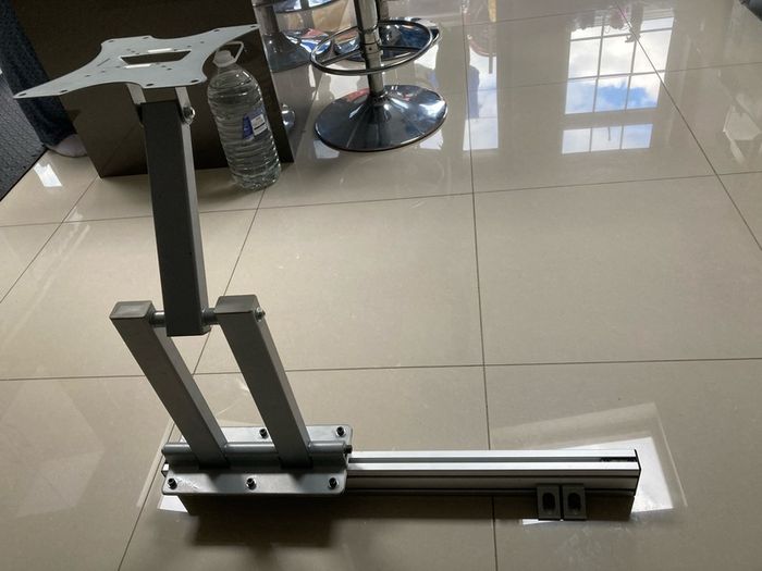 Large monitor / TV stand, adjustable