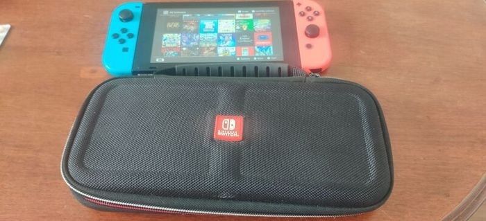 Nintendo Switch V2 (Modded / Chip) + Dock + 256GB + Case