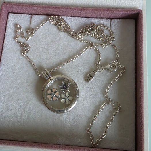 PANDORA floating Memories locket necklace with 3 petite flowers,very good condition