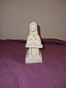 Praying girl statue