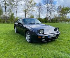 Porsche 944S