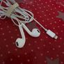 Apple iPhone earphones Image 3