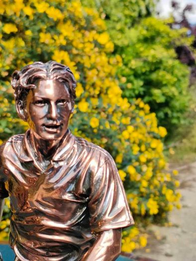 Two Gilded footballers