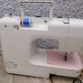 Sewing machine Image 9