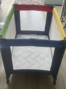 playpen/ travel cot
