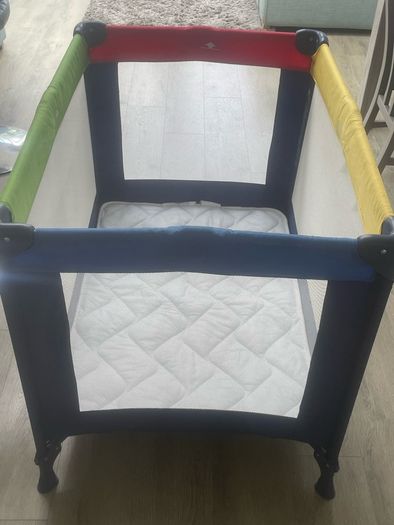 playpen/ travel cot
