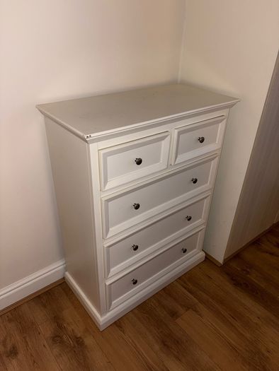 White Chest of drawers