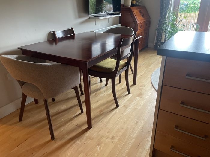 Small mid-century dining table by McIntosh - extendable