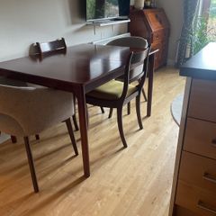 Small mid-century dining table by McIntosh - extendable