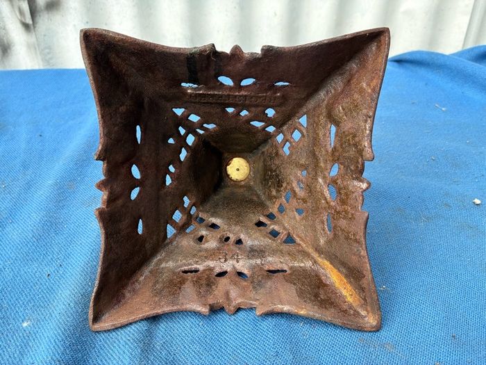 Very decorative cast iron oil lamp base