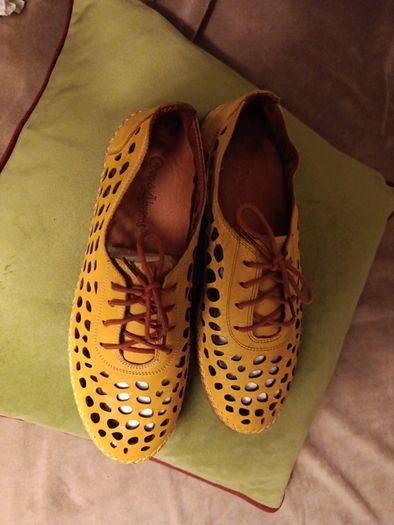 Coco & Apricot ladies flats size