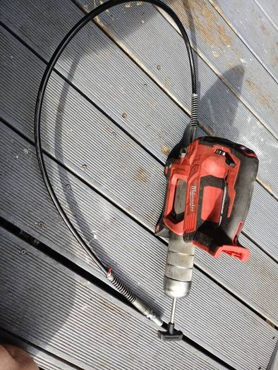 Milwaukee M18 18V Cordless Grease Gun (M18 GG) - Body Only