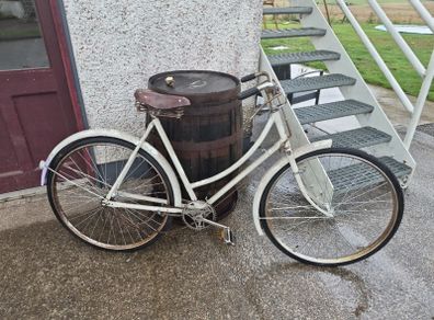 High Nelly ladies bicycle