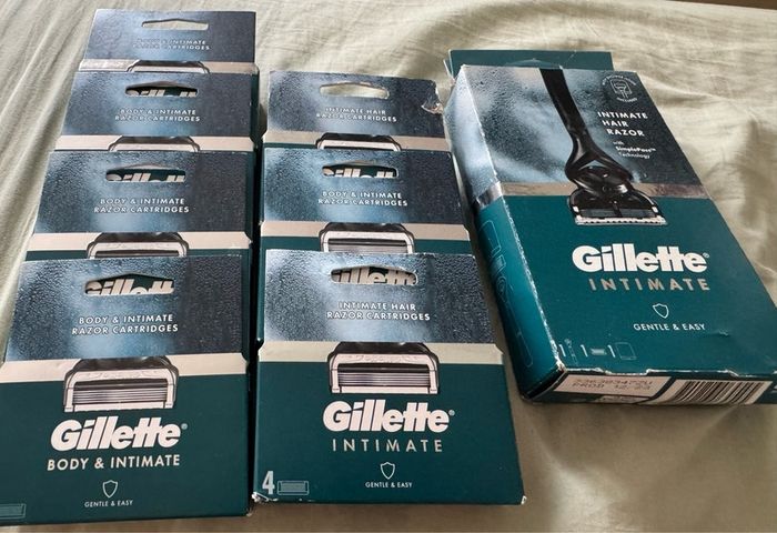 Gillette Intimate Mens razor and blades. Brand new
