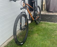 Scott Aspect 770. 27.5 inch wheels. black/orange. Small