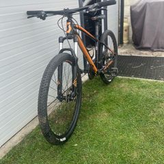 Scott Aspect 750. 27.5 inch wheels. black/orange. Small