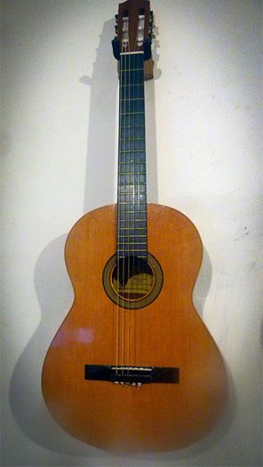 Spanish Guitar ALHAMBRA as NEW - Classical - Flamenco