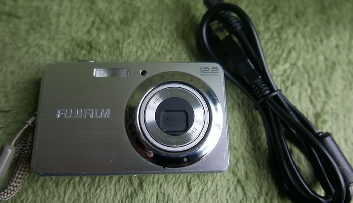 Fujifilm FinePix J38-12.2 MP-Digital Camera- Charging Cable-Tested