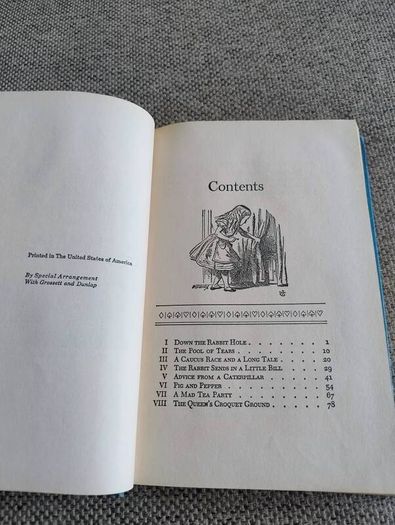 Alice in Wonderland by Lewis Carroll 1950's hardback in very good condition with signs of wear on the cover see photos FREE STANDARD POSTAGE INCLUDED