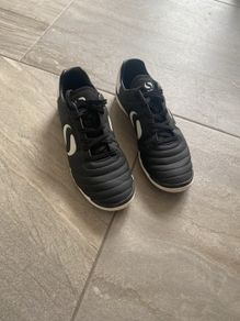 Boys Sondico indoor soccer boots