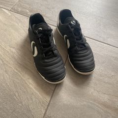 Boys Sondico indoor soccer boots