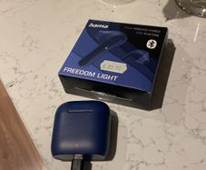 Bluetooth earbuds