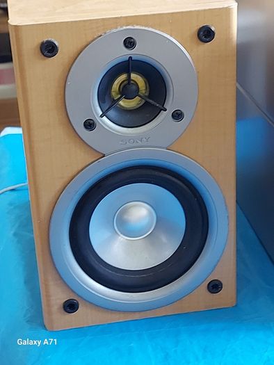 Sony CMT-M100MD Micro Hi-Fi Component System with Speakers, in excellent condition, Radio, CD and Tape working fine,