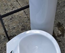 Bathroom Sink, Full Pedestal, Single Mixer Tap