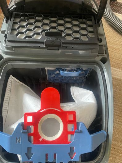 Miele C3 vacuum cleaner 890W