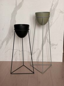 2 Plant Pots with Stands