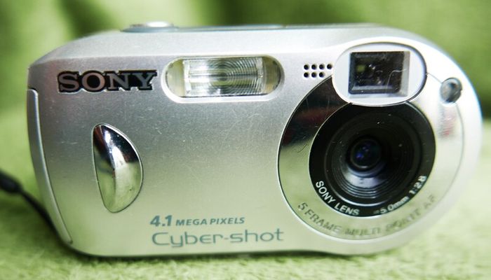 Sony Cyber-shot DSC-P43 4.1MP Digital Camera - Silver Tested