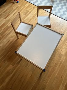 kids table and chairs