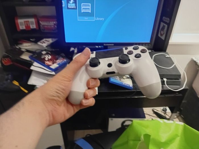 PS4 controller
