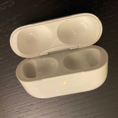 Apple AirPods charging case