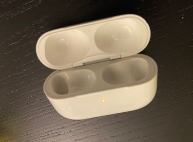 Apple AirPods charging case