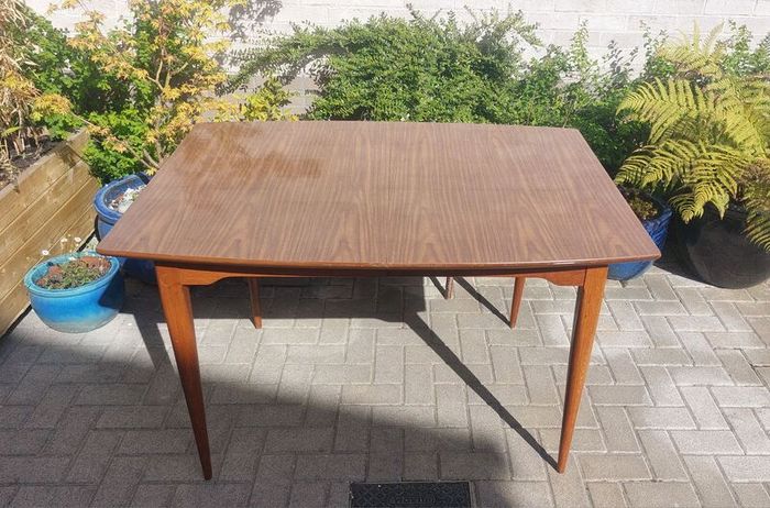 Fabulous Original Mid-Century Modern Extendable Dining or Kitchen Table For Four to Six People, Very Good Condition, Chairs NOT Included