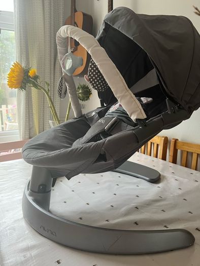 Nuna Leaf rocker / swing