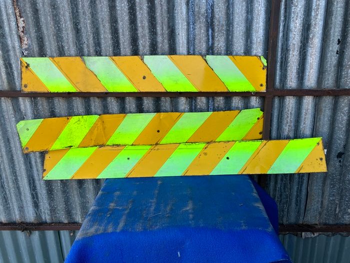 3 Trailer reflectors