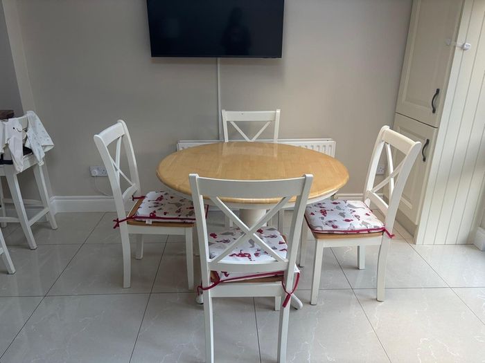 kitchen table & 4 chairs