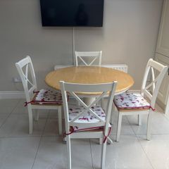 kitchen table & 4 chairs
