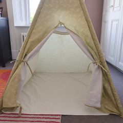 Kids' teepee tent