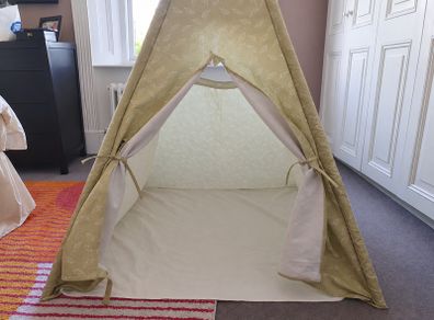 Kids' teepee tent