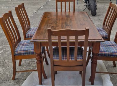 Table & 6 chairs