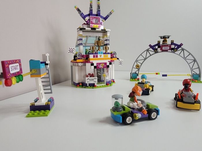 LEGO Friends 41352 The Big Race Day