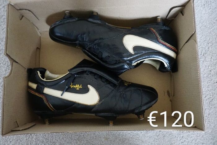 Football Boots Nike Tiempo R10 Black (2006) Size 7UK SG