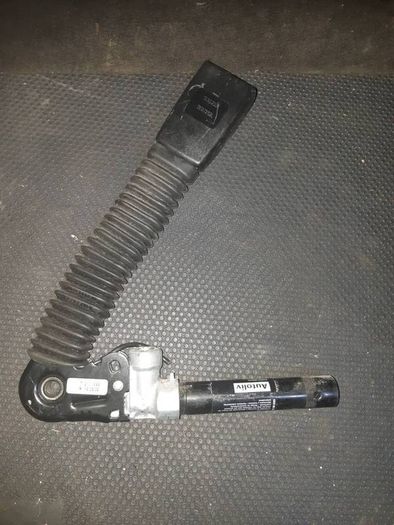 BMW E60 Belt buckle Seat pre tensioner Lock-tight front right 2003 2010 7210888