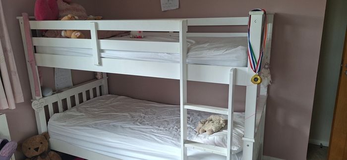 Solid wood bunk beds